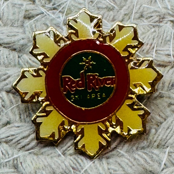 Red River Ski Area Gold Brooch - Picture 1 of 4